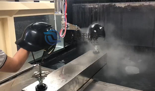 六軸往復(fù)機 - 頭盔噴涂